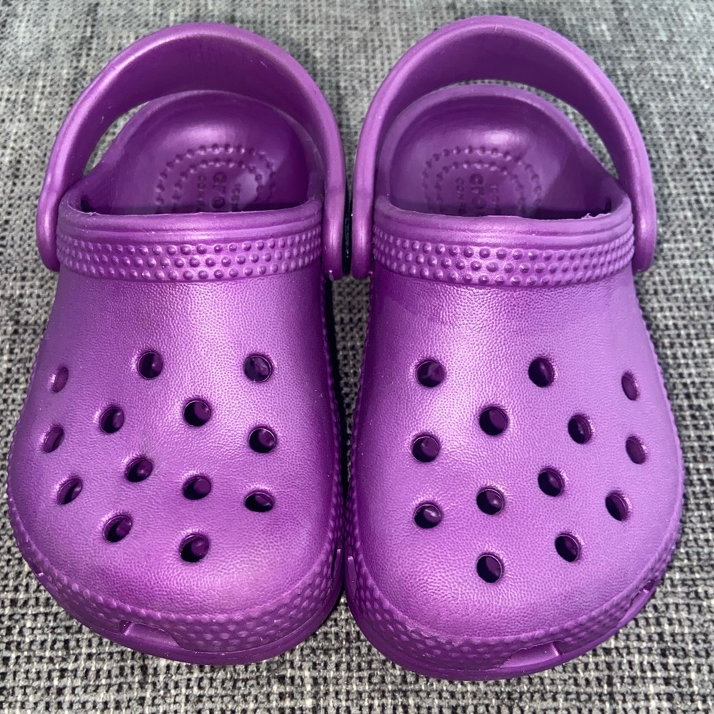Size 6c purple crocs